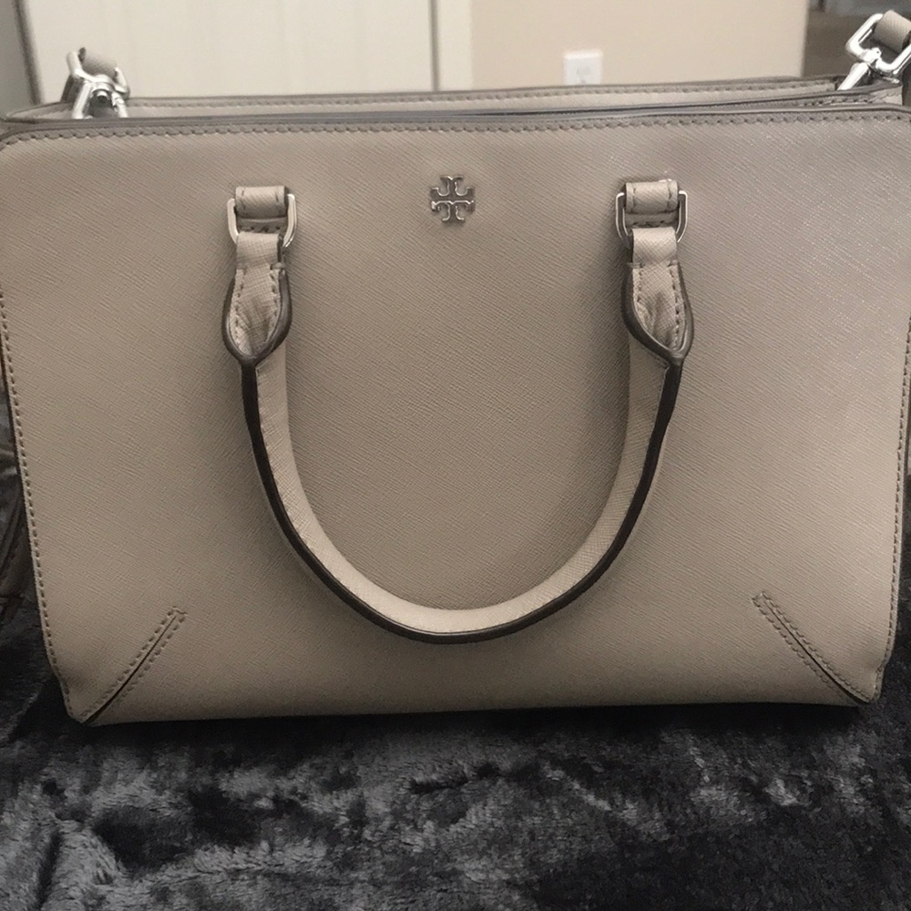 Super cute Tory Burch shoulder bag